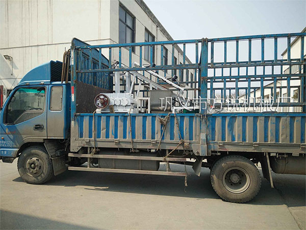 重慶客戶訂購的大型多功能米線機(jī)發(fā)貨現(xiàn)場(chǎng)